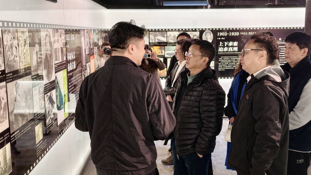 阿來參觀陽翰笙故居
