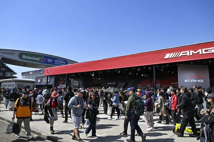 F1赛场外热度不减，零距离感受赛车运动的魅力