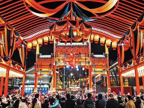 2026年春节期间，唐山河头老街景区热闹非凡。