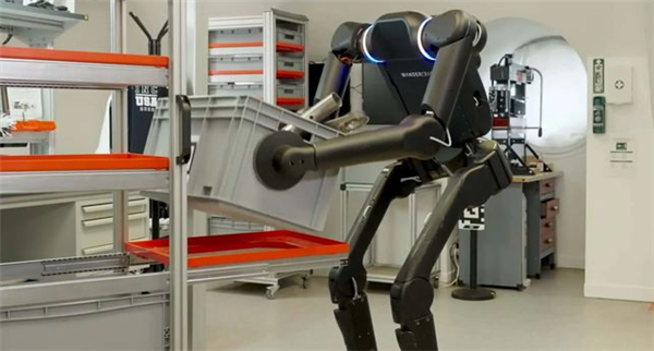 雷诺部署350台“无头”人形机器人 日搬40kg重物数百次不知疲倦