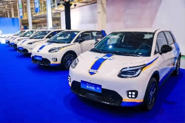 23台埃安汽车集体交付永州足球队