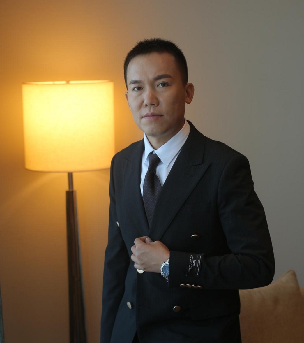 (图为张贺东先生)