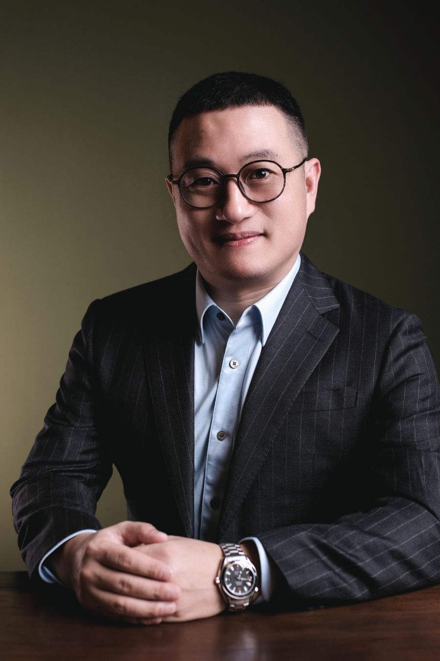 战火下的阿布扎比，“富人天堂”的镜像碎了吗？