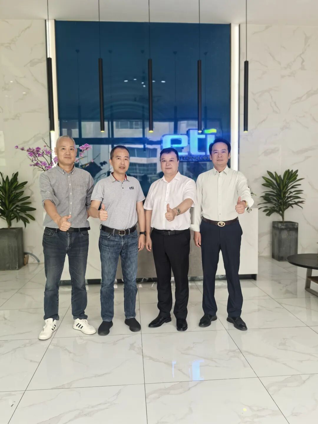 ▲左起：刘汉东、王加勇、唐长江、思俊峰