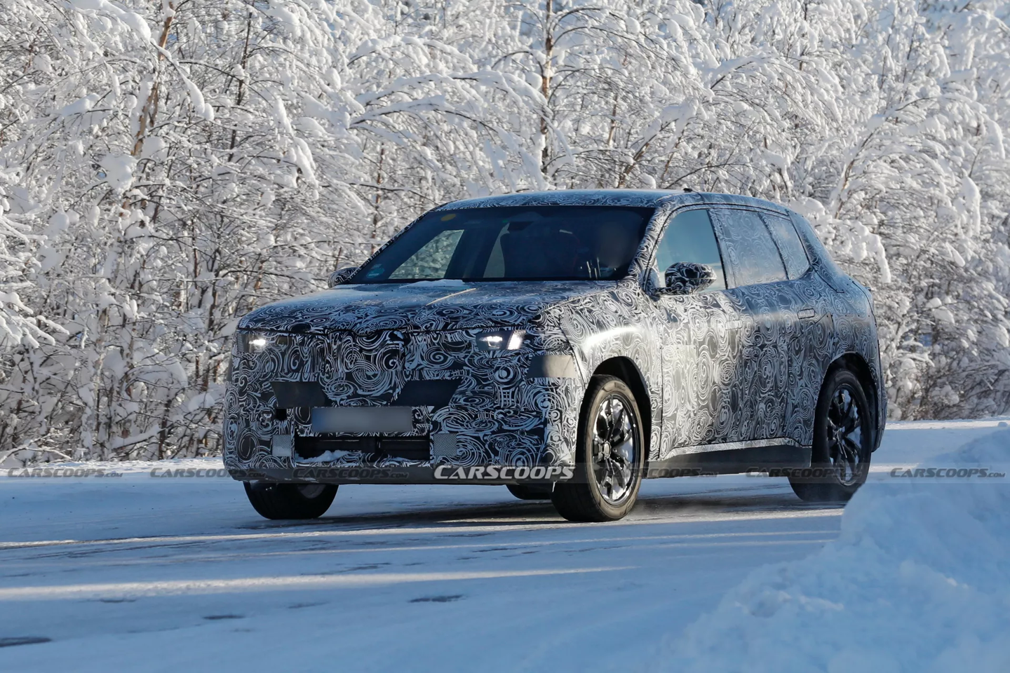 2028 款 iX1 原型路测图曝光，宝马最小纯电 SUV