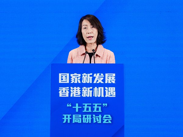 中国香港（地区）商会会长杨莉珊致欢迎辞