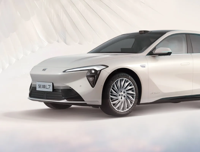 别克至境 L7 推出全新晨晖米车色，3 年内单次车损超 30% 免费换新车