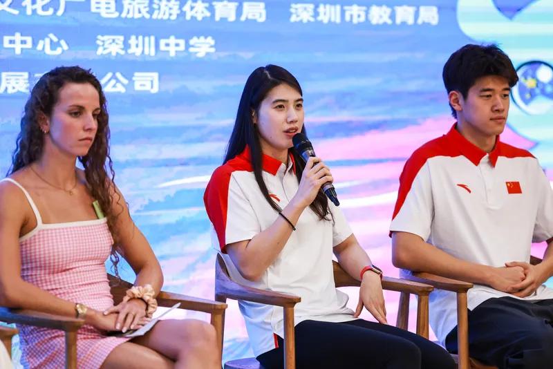 汪顺张雨霏潘展乐空降深圳校园！现场花式宠学生……