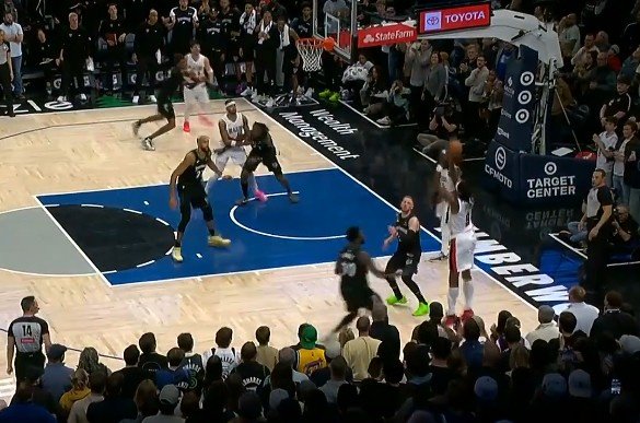 反超2分！克林根好掩护 格兰特兜出来底角三分命中！