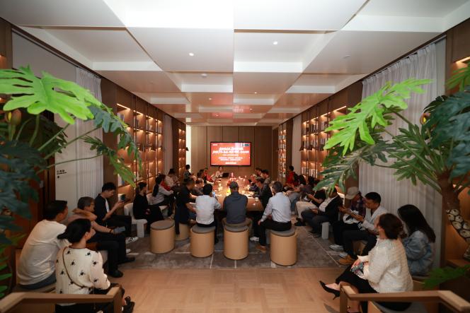 （媒体参观活动图）