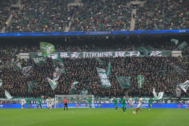 工体观赛人数达到创纪录的64118人。 新京报记者 王飞 摄