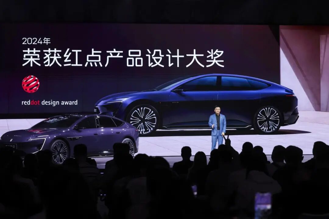 新阿维塔12预售29.99万元起，以科技与品质重定义50万级豪华标准