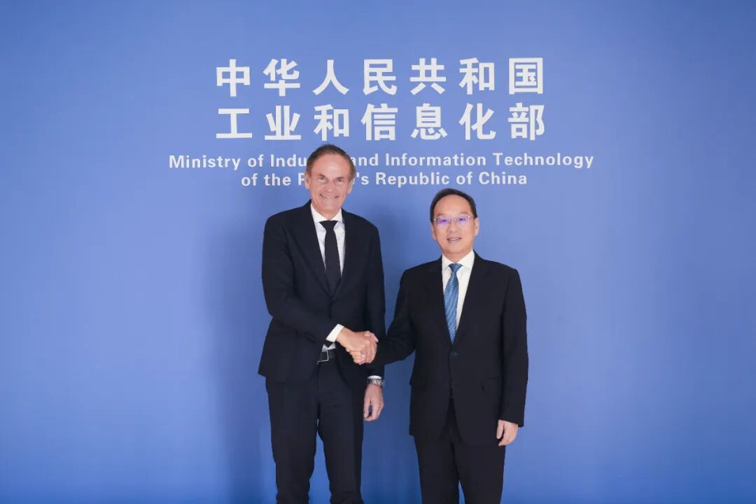 3月22日，工业和信息化部部长李乐成在北京会见