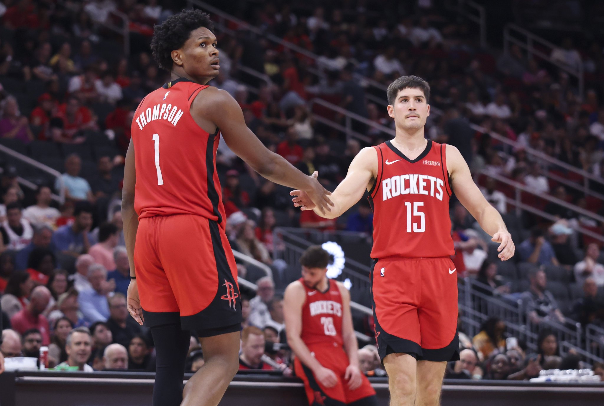 火媒：阿门和谢泼德有潜力成为联盟最佳后场 他们技术完美互补