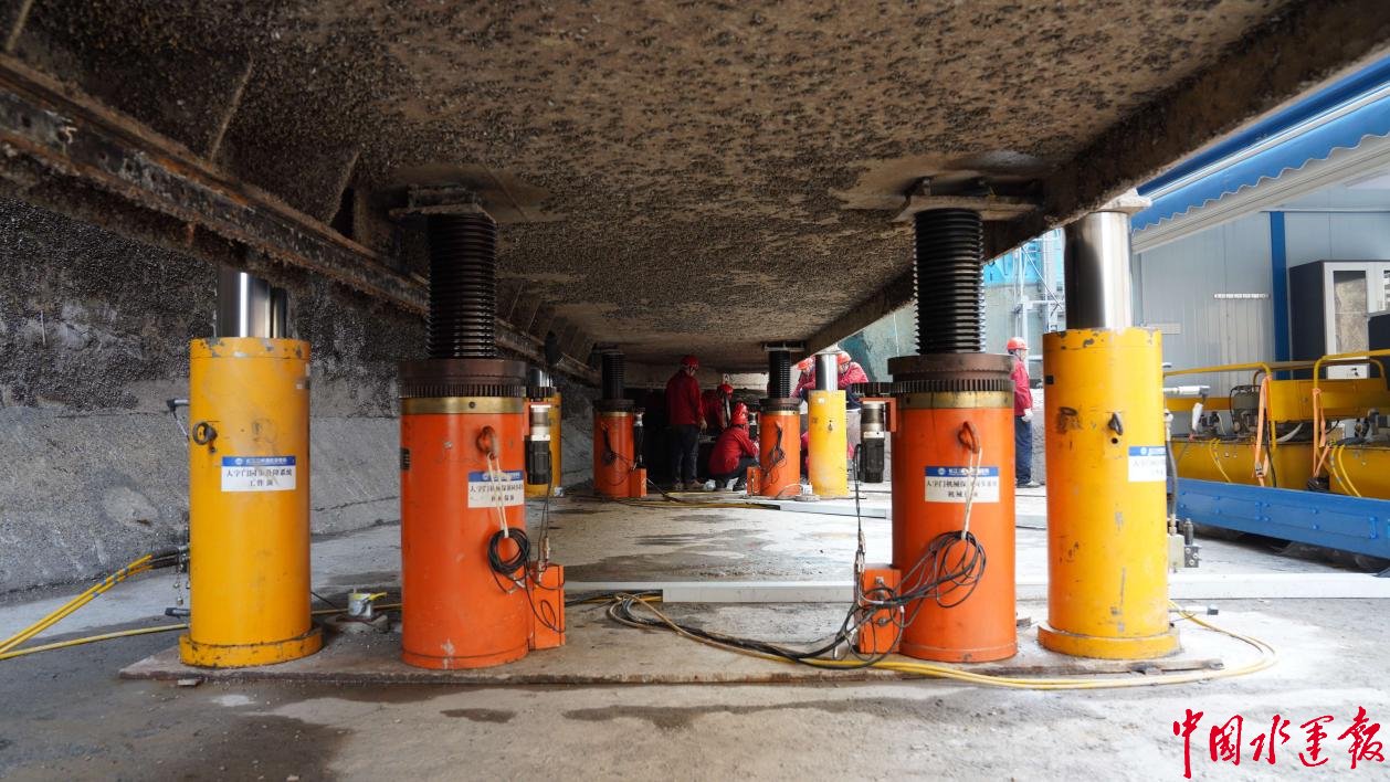 ���ڸ��ްӶ��Ŵ�բ���޵�������ͬ������ϵͳ���������³� ��