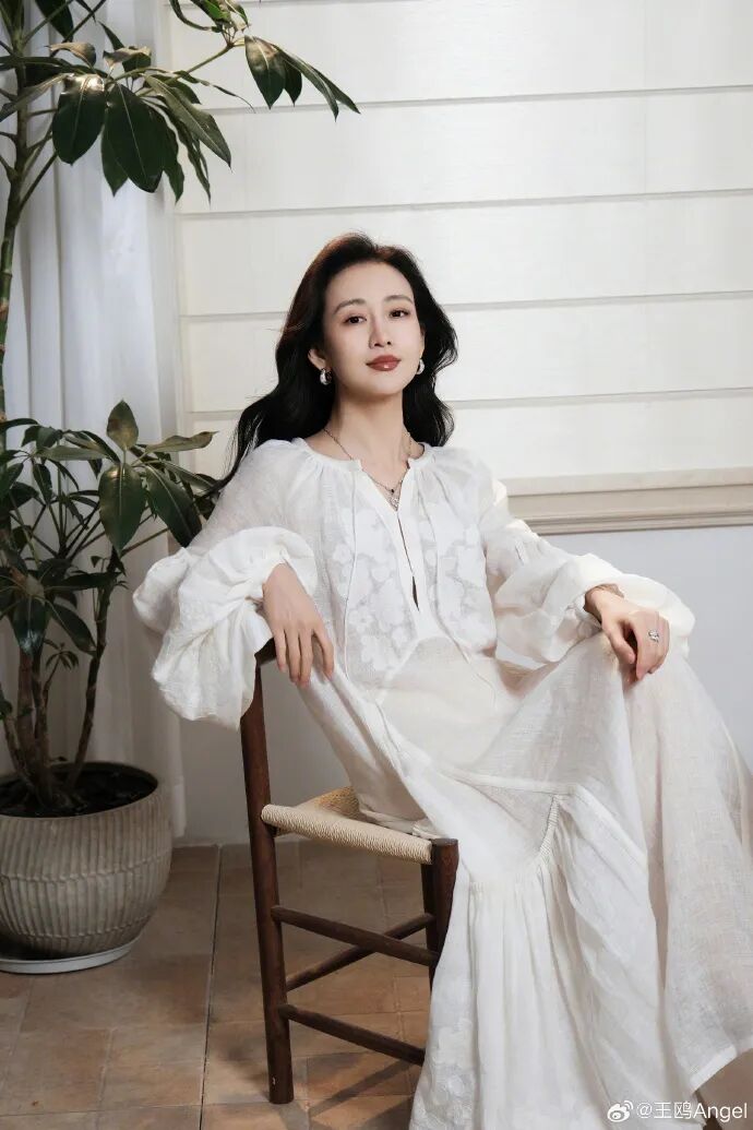 演员王鸥自曝拍戏补贴自创女装品牌，5年来品牌一直在赔钱，“做生意我很不在行”