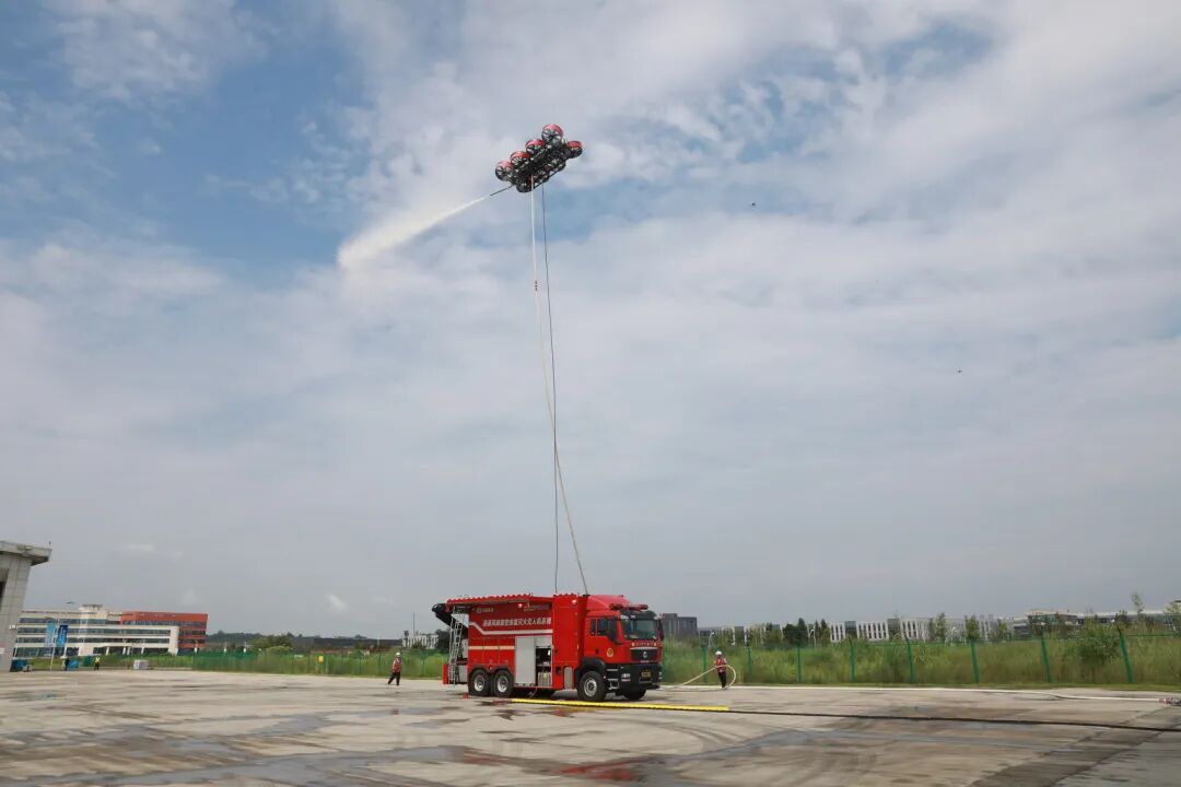 玮航高空灭火无人机。