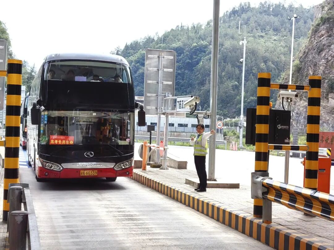 北新天晨公司巫大高速大昌收费站收费员工作人员
