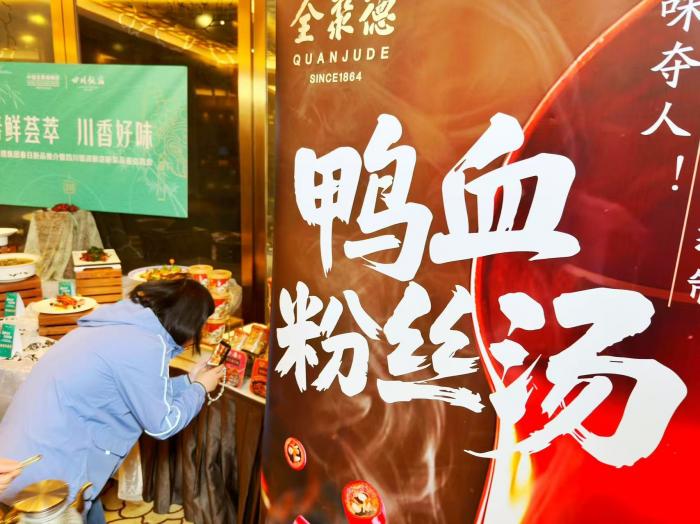 同时推出的鸭血粉丝汤也上线销售 。