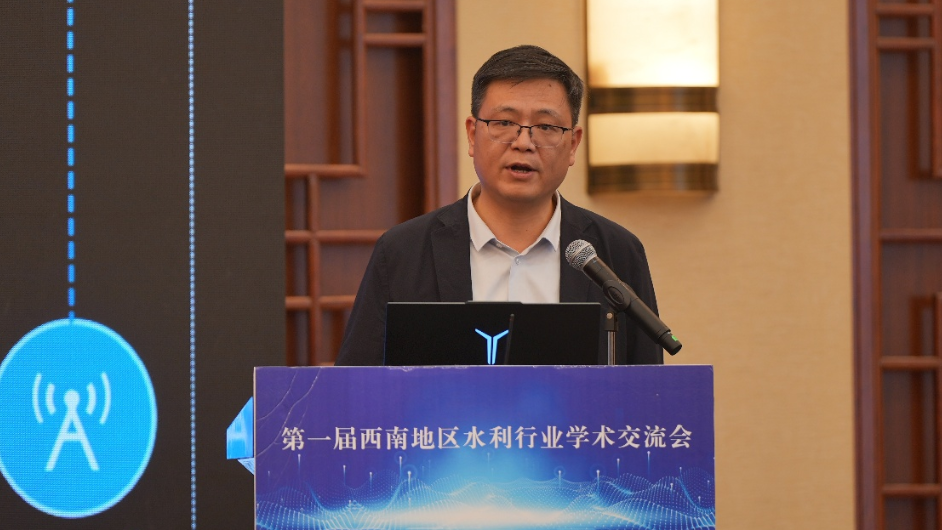 ▲吉波总裁作报告