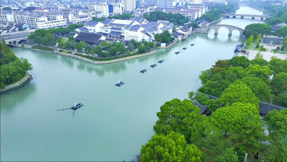 欧卡的清洁无人船在苏州姑苏区作业 图片由欧卡机器人提供