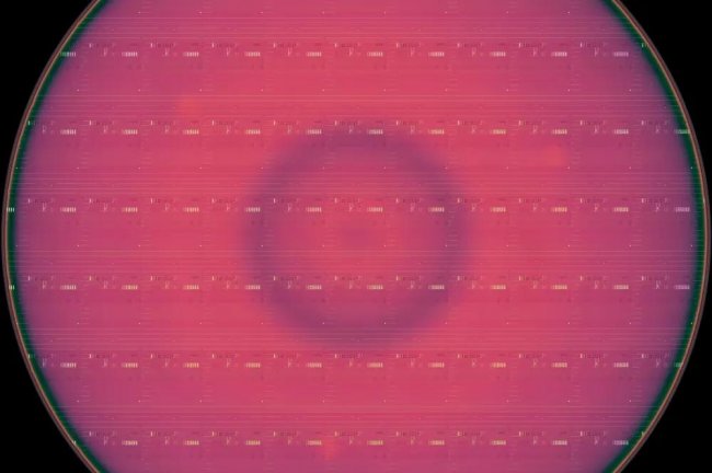 AIXTRON 提供的 300mm GaN-on-Si 晶圆,采用 imec 进行 p-GaN 刻蚀。来源:imec