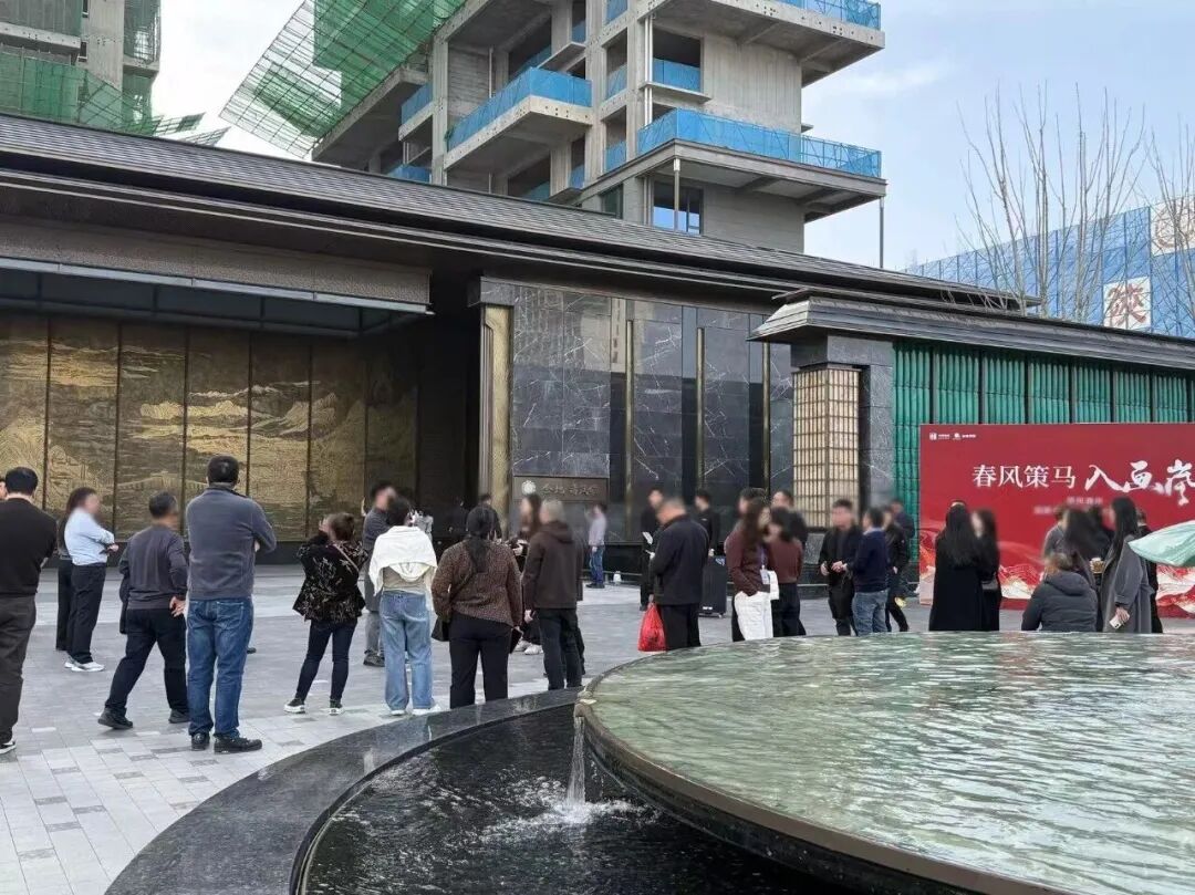 ◎嘉宾参观金地·清岚颂项目现场图(点击可查看大图)