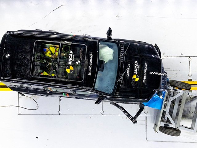 撞飞测试车反被扣8分，方程豹豹5用“太硬”拿下澳洲5星