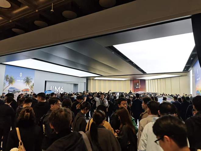 抢先体验问界M6：订单1天破6万，爆款基因藏不住了？