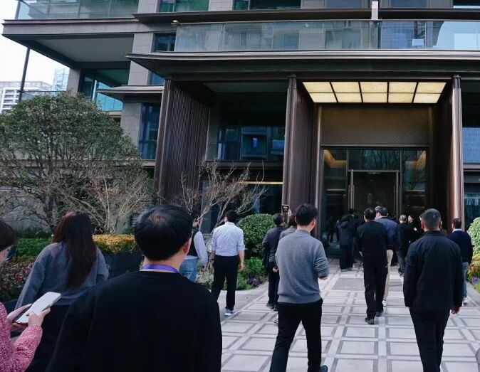 ◎嘉宾参观金地·清岚颂项目现场图（点击可查看大图）