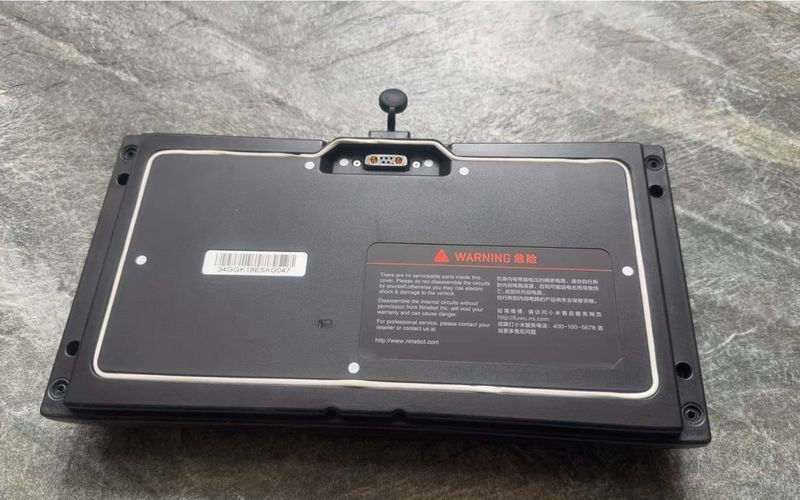 网友在平台购买的电池想要退货，但遭遇快递公司拒收。受访者供图