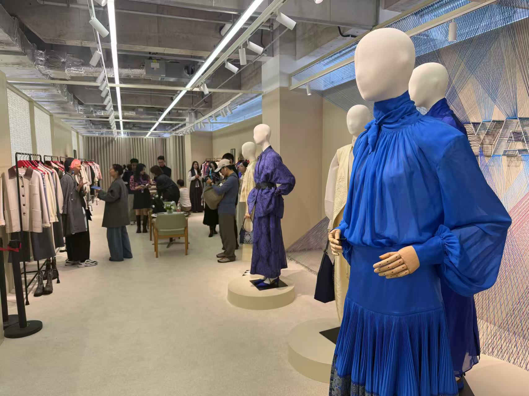 2026秋冬MODE上海服装服饰展在晶耀虹桥正式启幕。劳动报记者贡俊祺 摄影