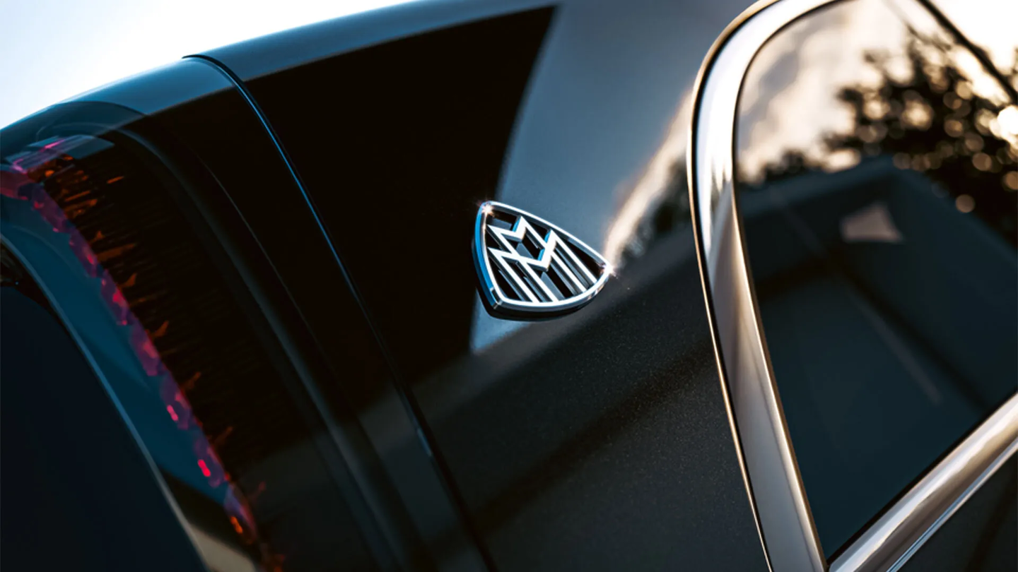 最豪华的奔驰 MPV：迈巴赫预告全新纯电车型 VLS，主打头等舱体验