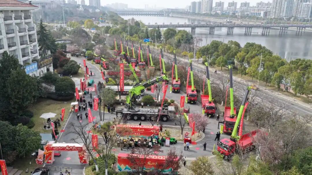 ▲中联重科随车起重机新品推荐会