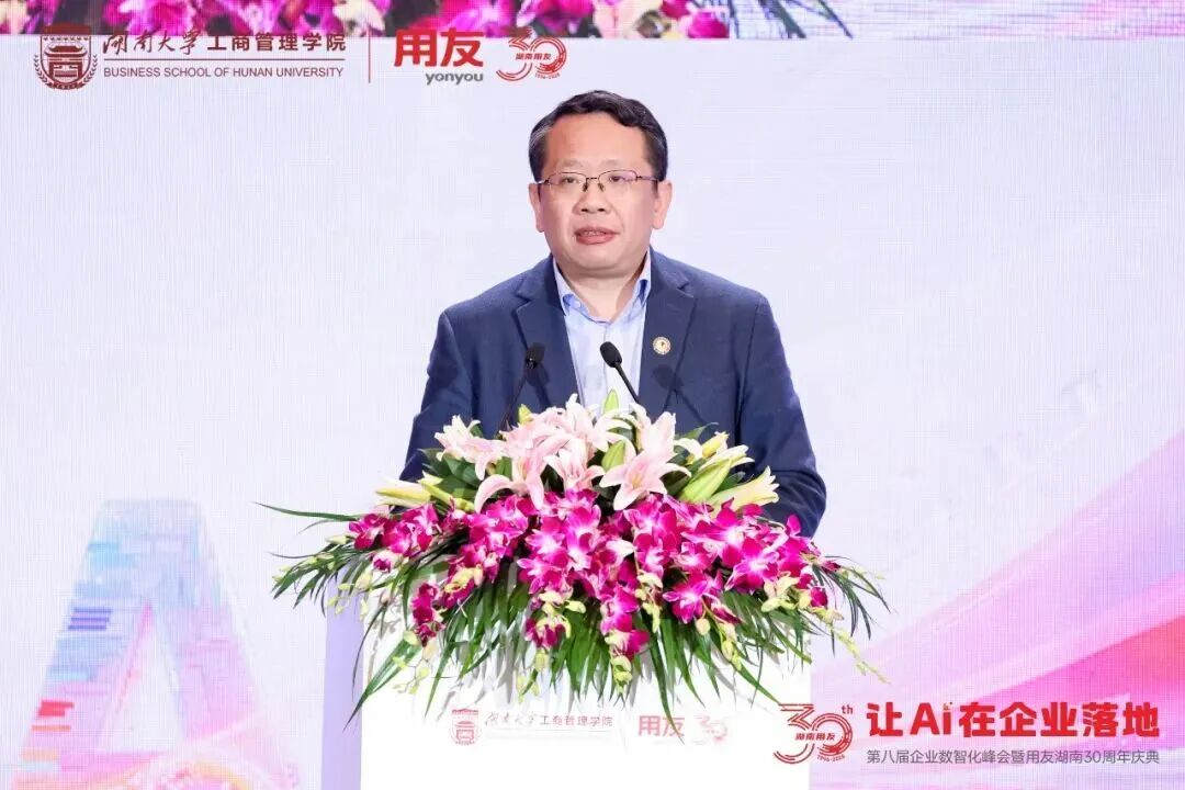 ▲北京邮电大学党委副书记、校长  徐坤