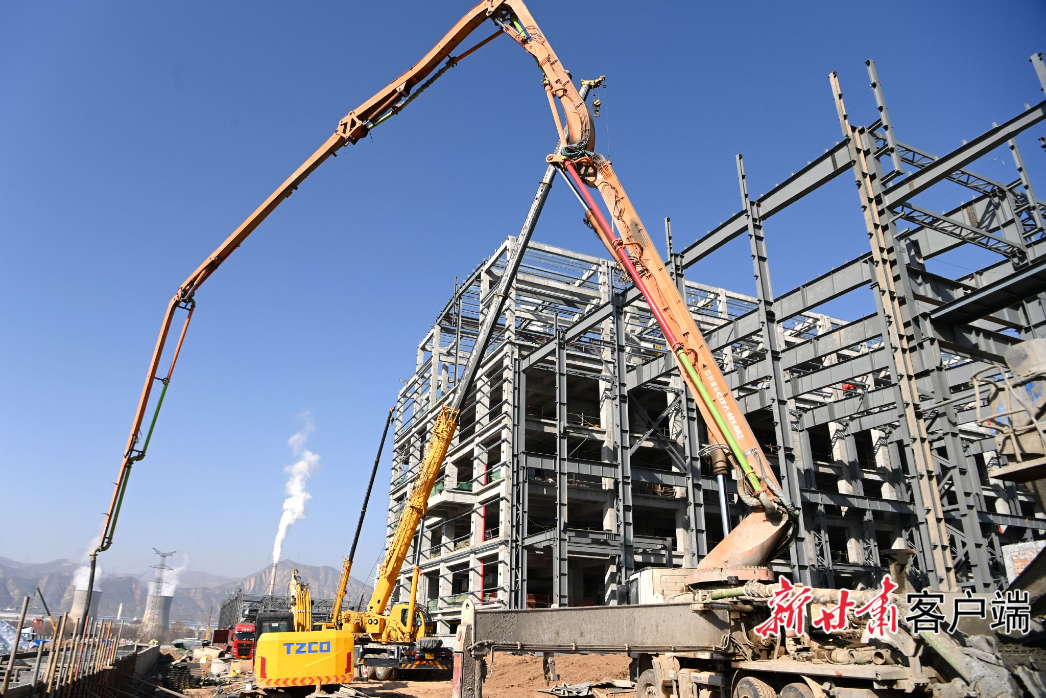 甘肃宝镁西铁合金有限公司年产30万吨高品质硅铁项目建设现场。新甘肃·甘肃日报记者 丁凯