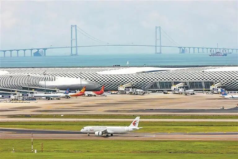 深圳机场旅客年吞吐量突破6600万人次。 深圳特区报记者 刘羽洁 通讯员 马博明 摄