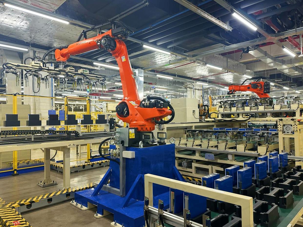 图为欣旺达动力浙江义乌基地的CTP车间重卡电池包产线。