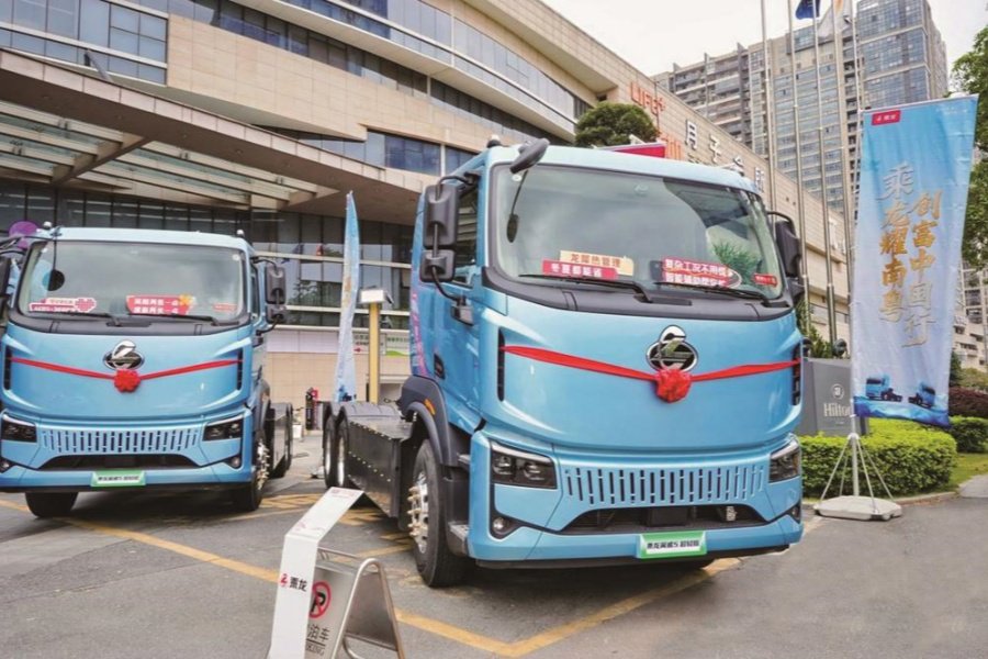 重卡区域上市 现场订单过百