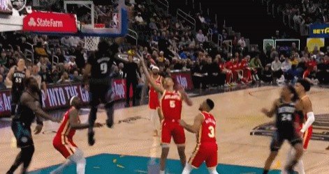 蹦真高！詹金斯突破抛传 奥萨尔底线空切起飞单手空接暴扣！