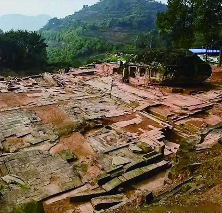 石佛苏醒处，千年一梦回