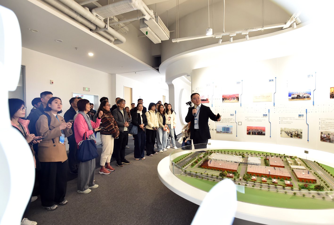 香港媒体采访团了解扬州产业发展活力。庄文斌 摄