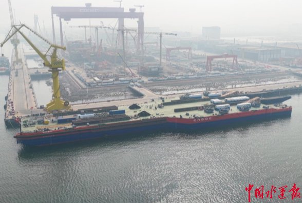 我国自主研发首套1500kN智能定位绞车系统规模化布置于亚洲最大驳船“海洋石油229”甲板上。柯政旭 摄