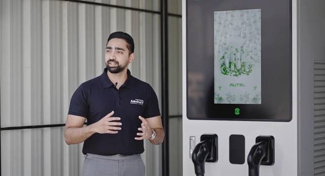 阿科尔·达亚南德。