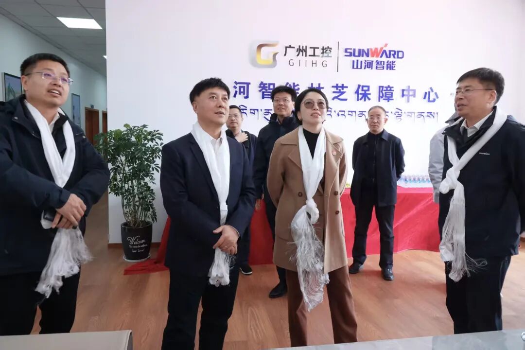 ▲领导一行参观山河智能西藏林芝保障中心。