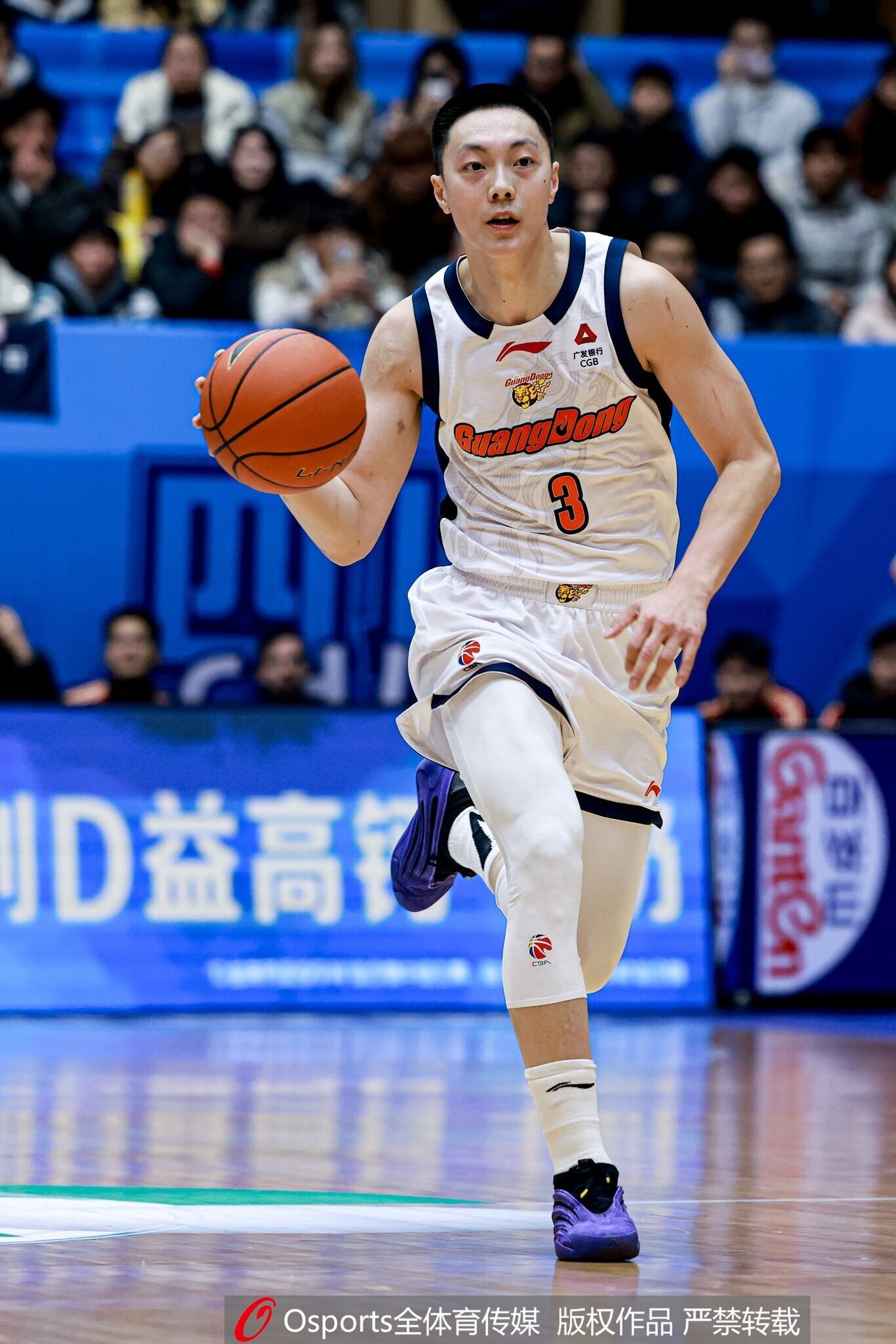 最后超远绝平三分太难了！胡明轩10中4&三分7中2拿到10分3板3助