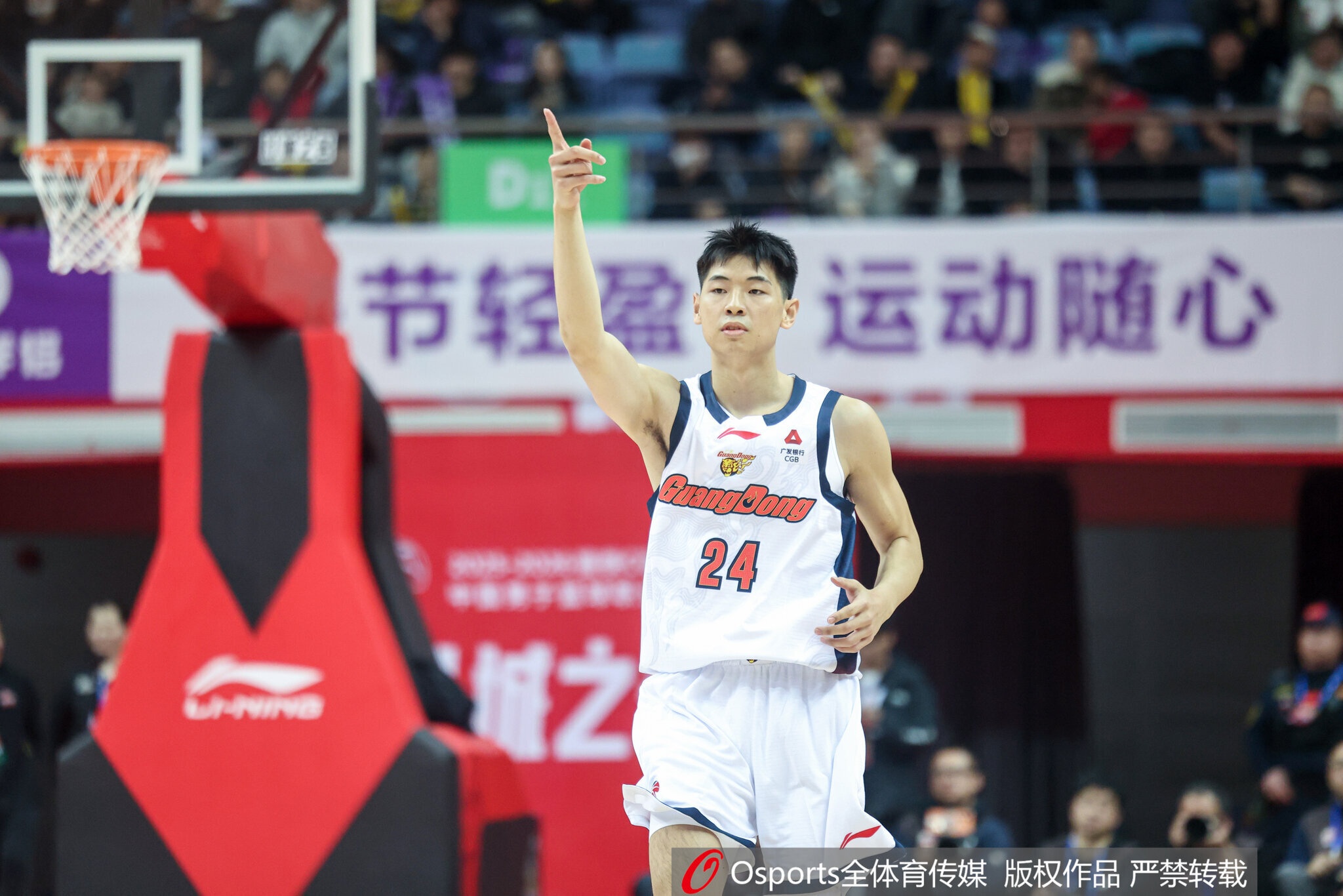 积极高效！崔永熙半场9分钟3中2拿下6分1板1帽