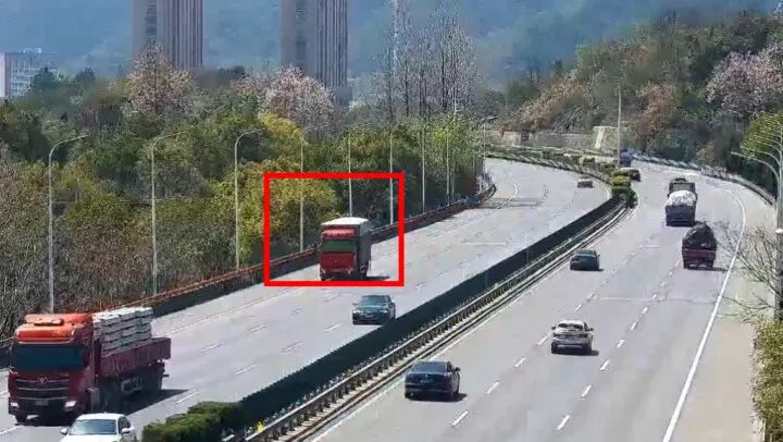 男子在高速上突发心梗，一小时前就因身体不适被送医，被医生劝告需住院休息