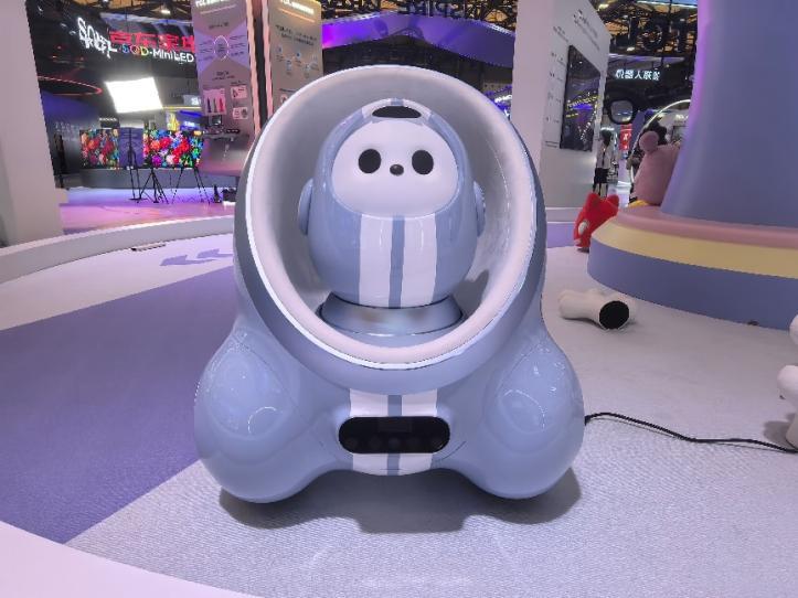 　　AWE2026现场,TCL展示陪伴机器人。新华网记者 赵秋玥 摄