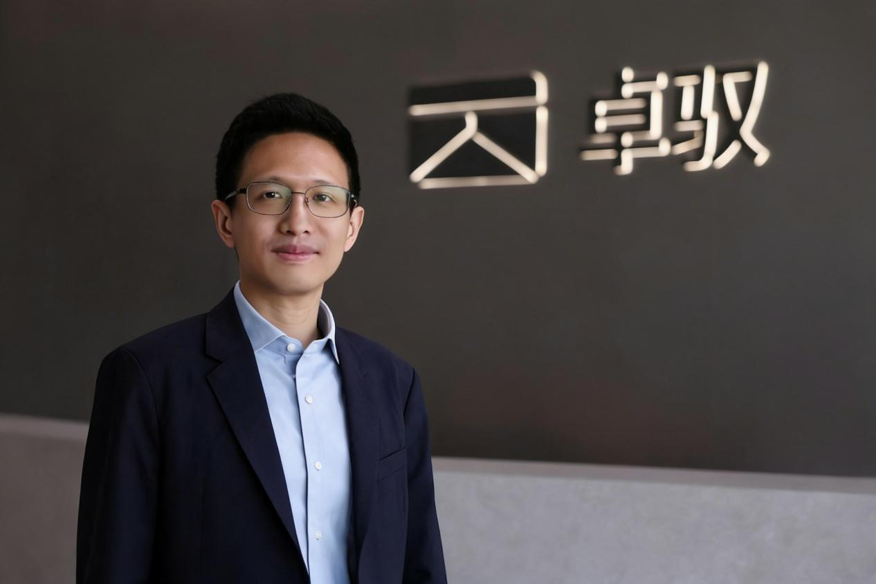 不堆算力，靠数据效率走另一条路：卓驭科技用“移动智能基座”实现系统可以比人开得更好